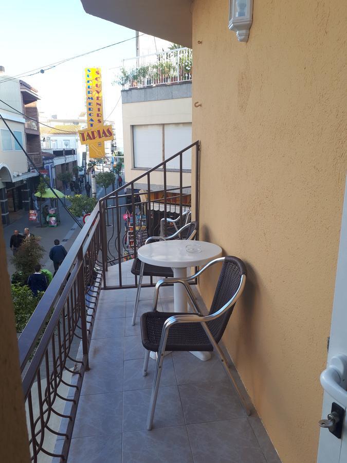 Hostal Margarita ピネダ・デ・マール エクステリア 写真