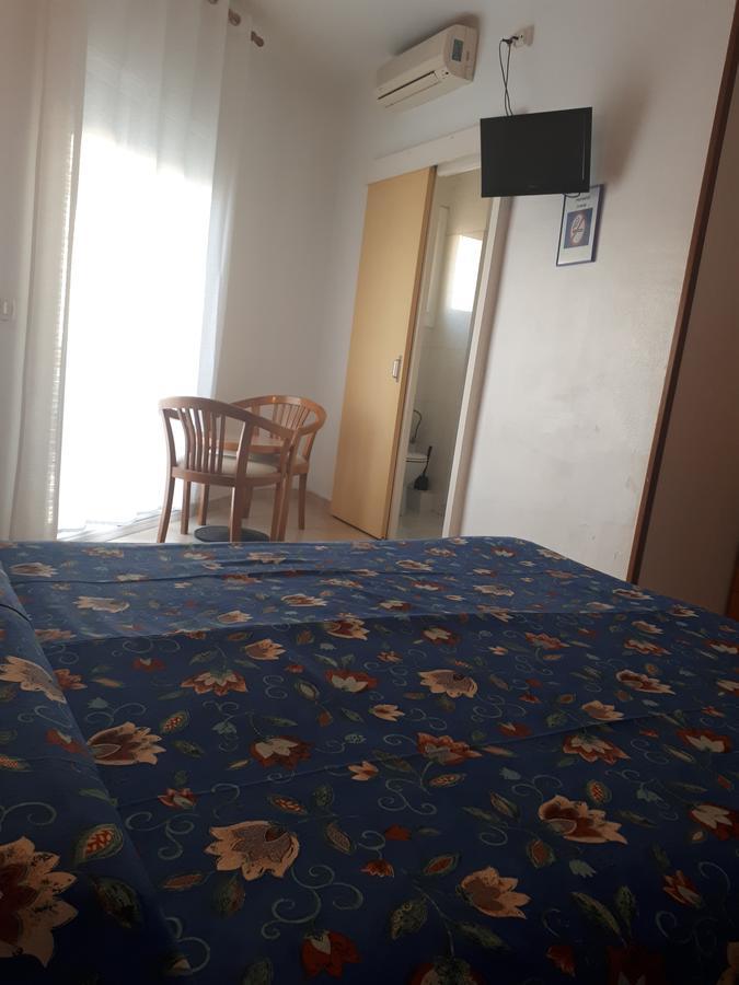 Hostal Margarita ピネダ・デ・マール エクステリア 写真
