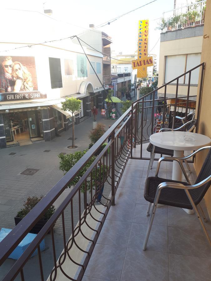 Hostal Margarita ピネダ・デ・マール エクステリア 写真